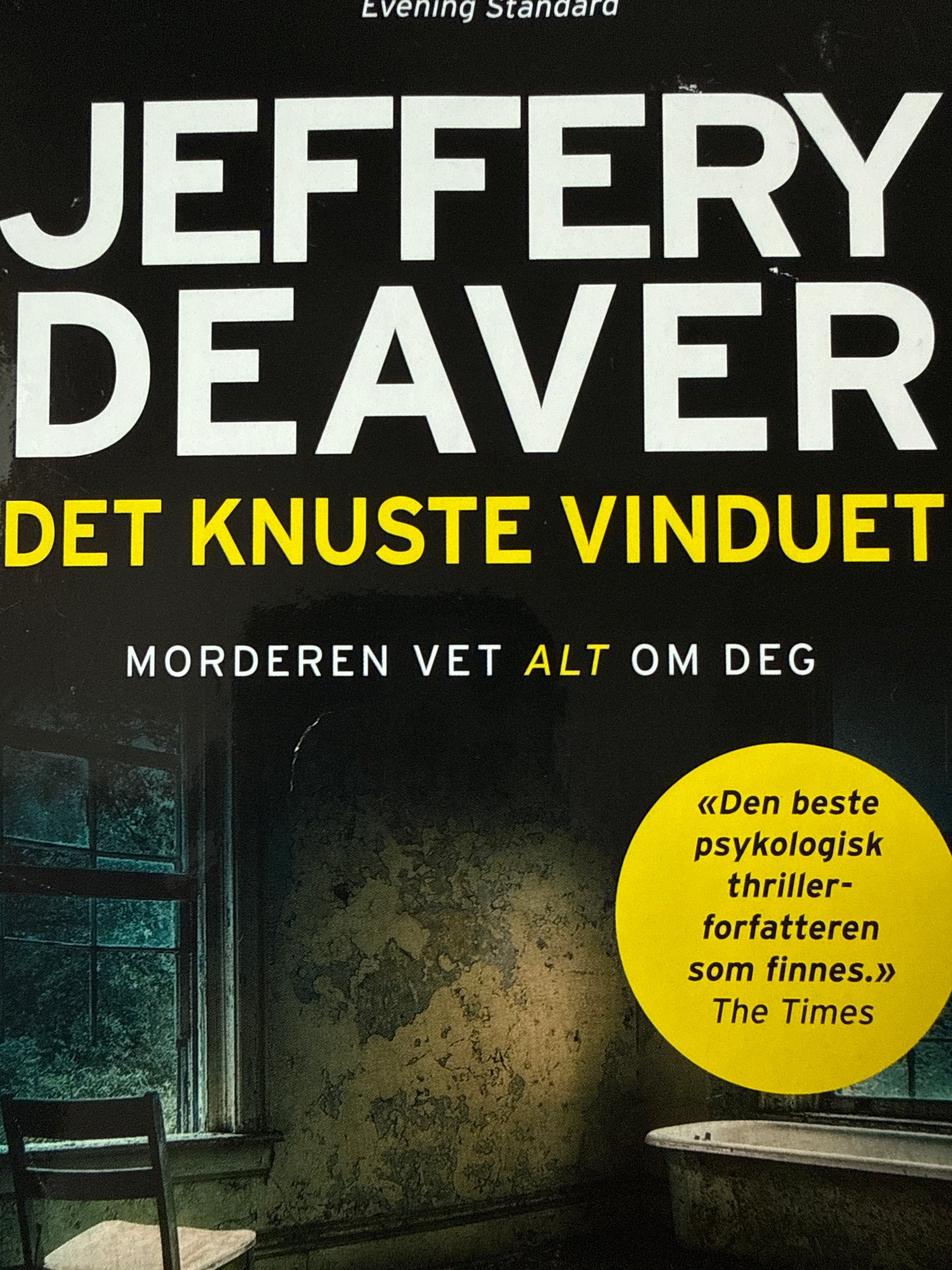 Det knuste vinduet: Morderen vet alt om deg - Pocket