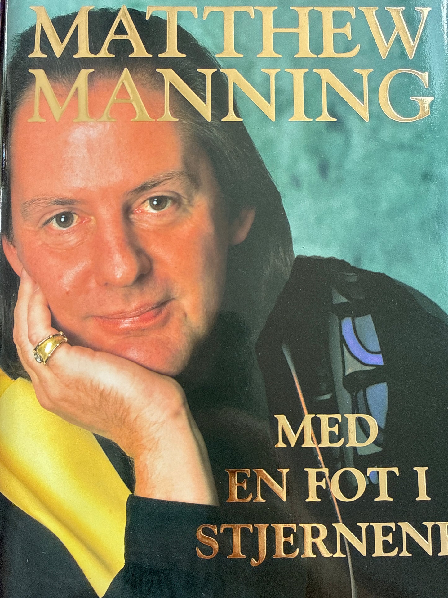 Med en fot i stjernene - Innbundet