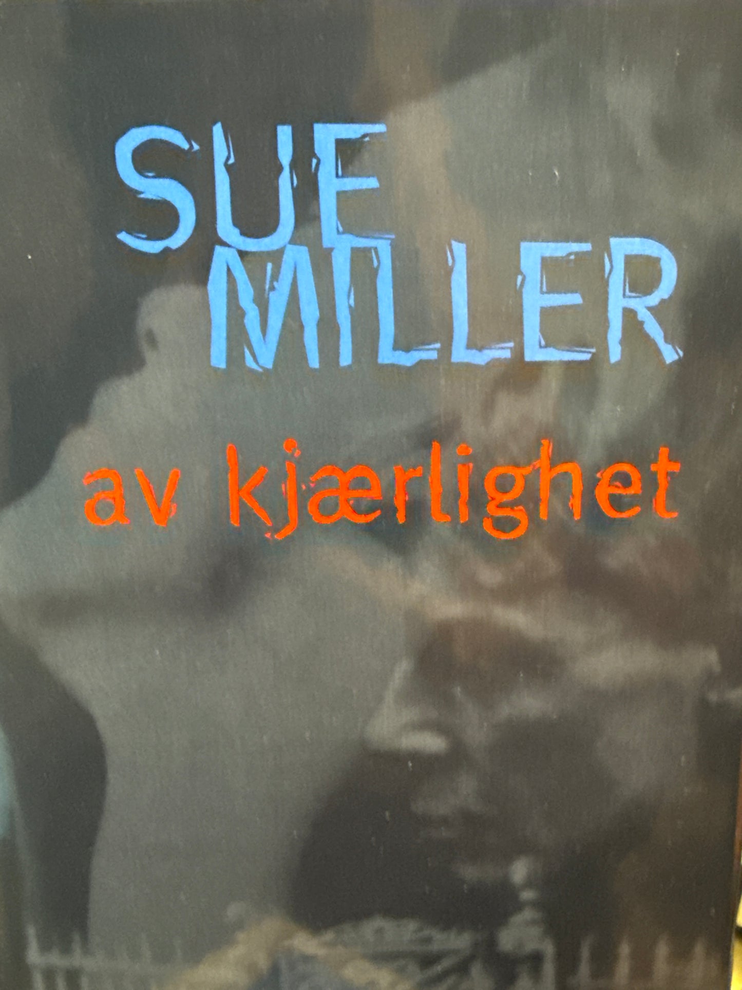Av kjærlighet - Innbundet