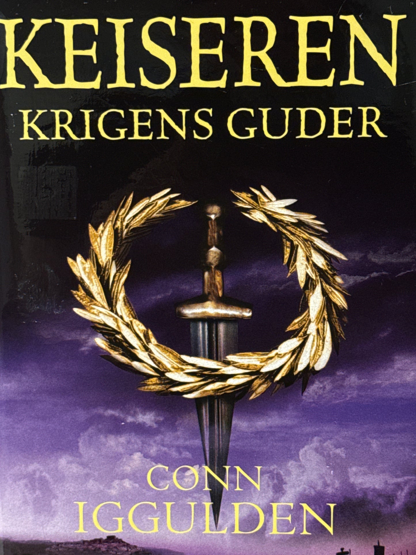 Krigens guder - Innbundet
