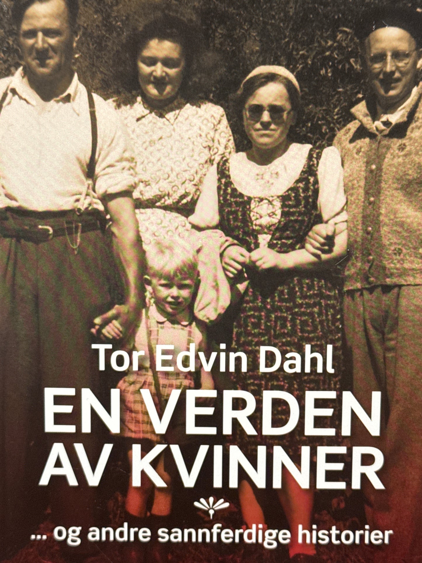 En verden av kvinner - Innbundet
