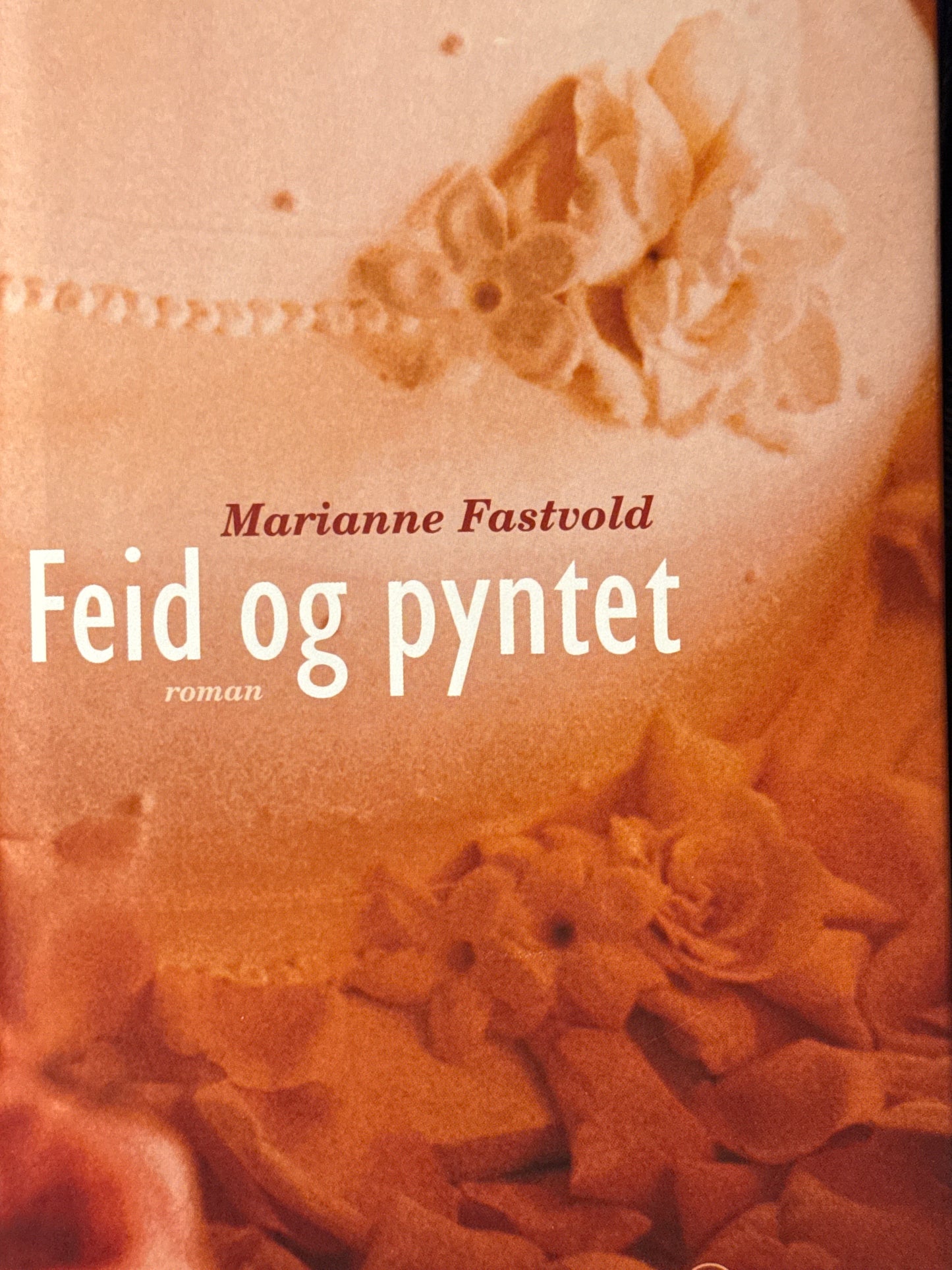 Feid og pyntet - Innbundet