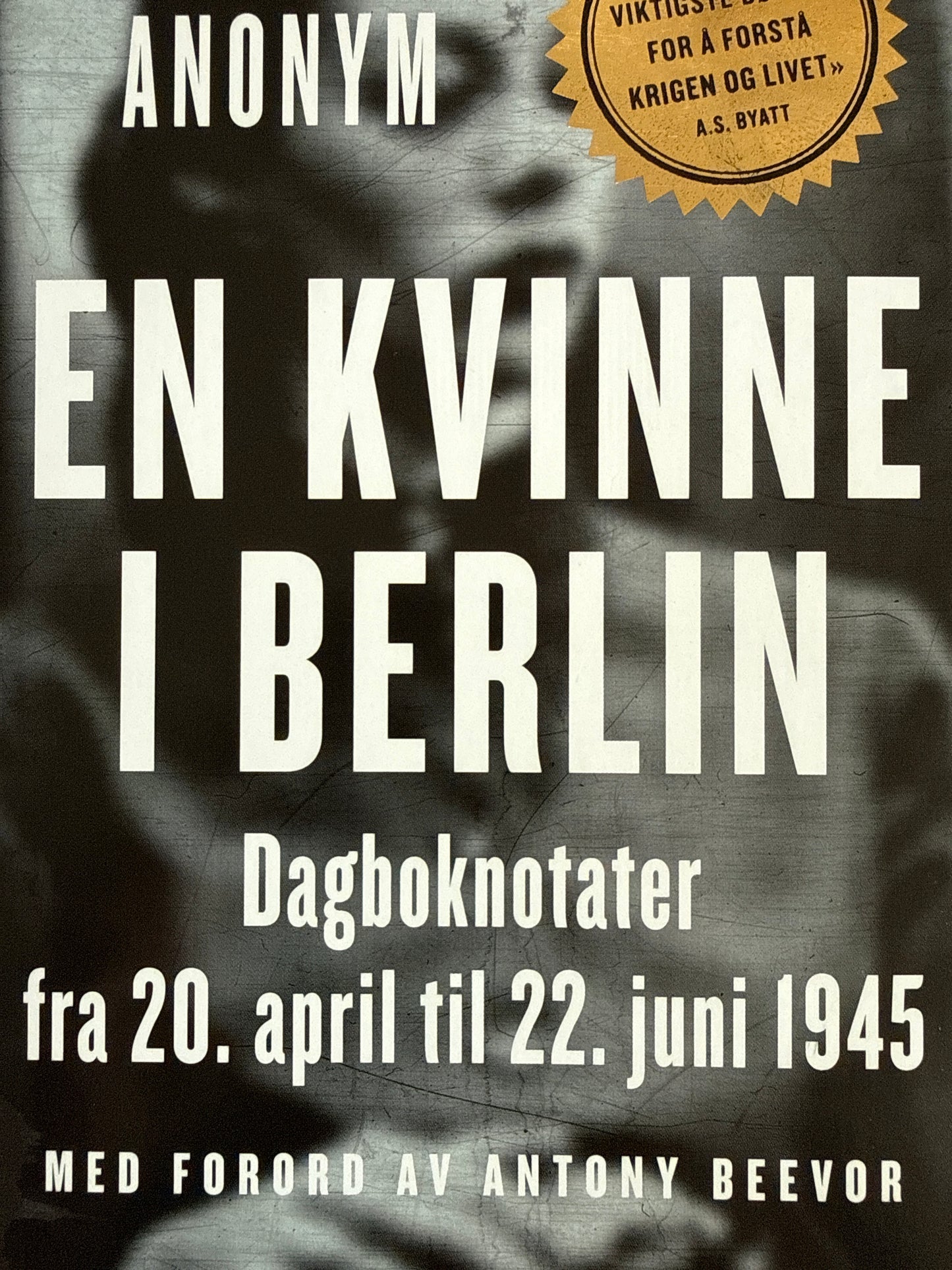 En kvinne i Berlin ; Dagboknotater fra 20. april til 22. juni 1945 - Innbundet