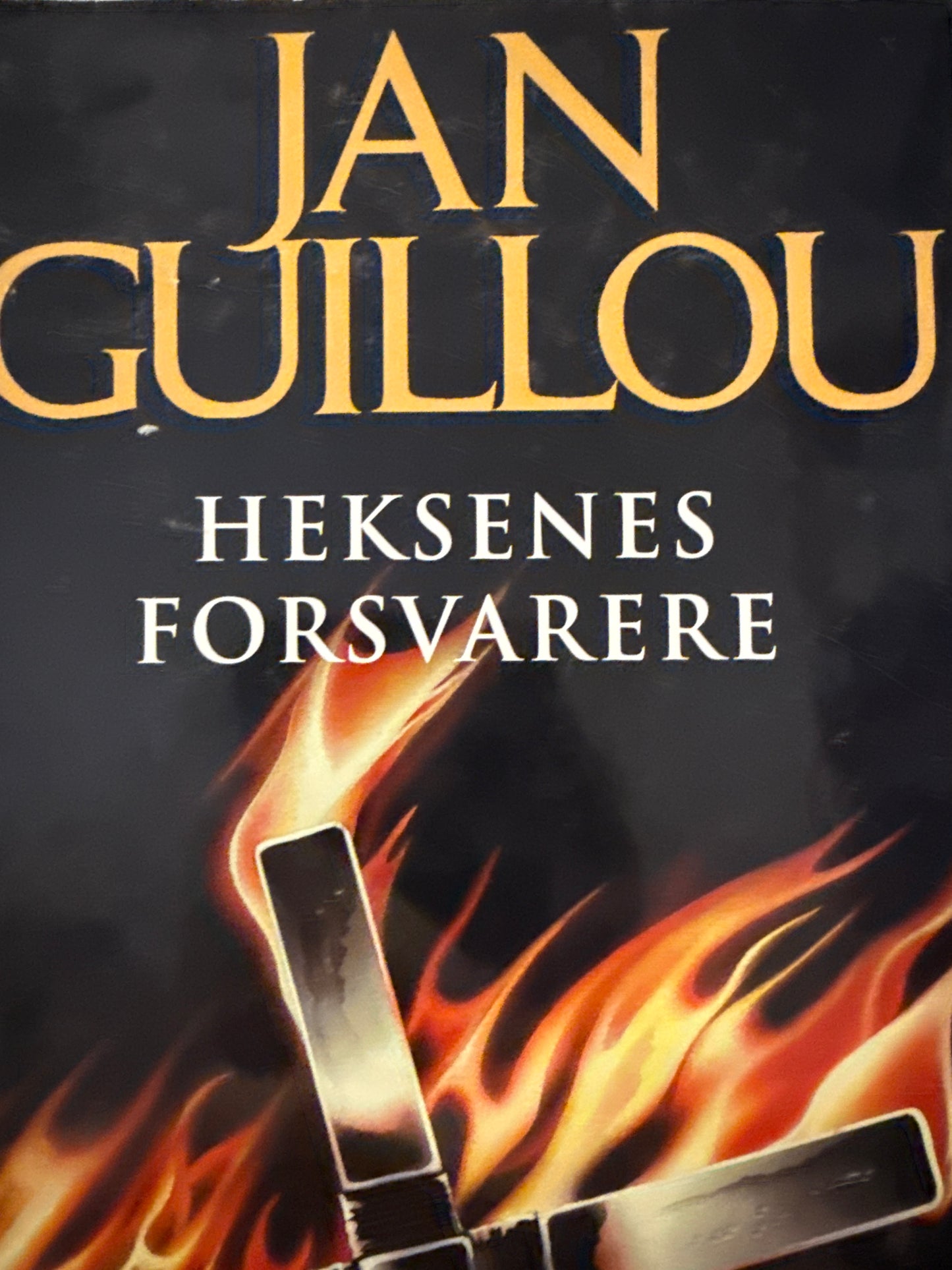 Heksenes forsvarere - Innbundet