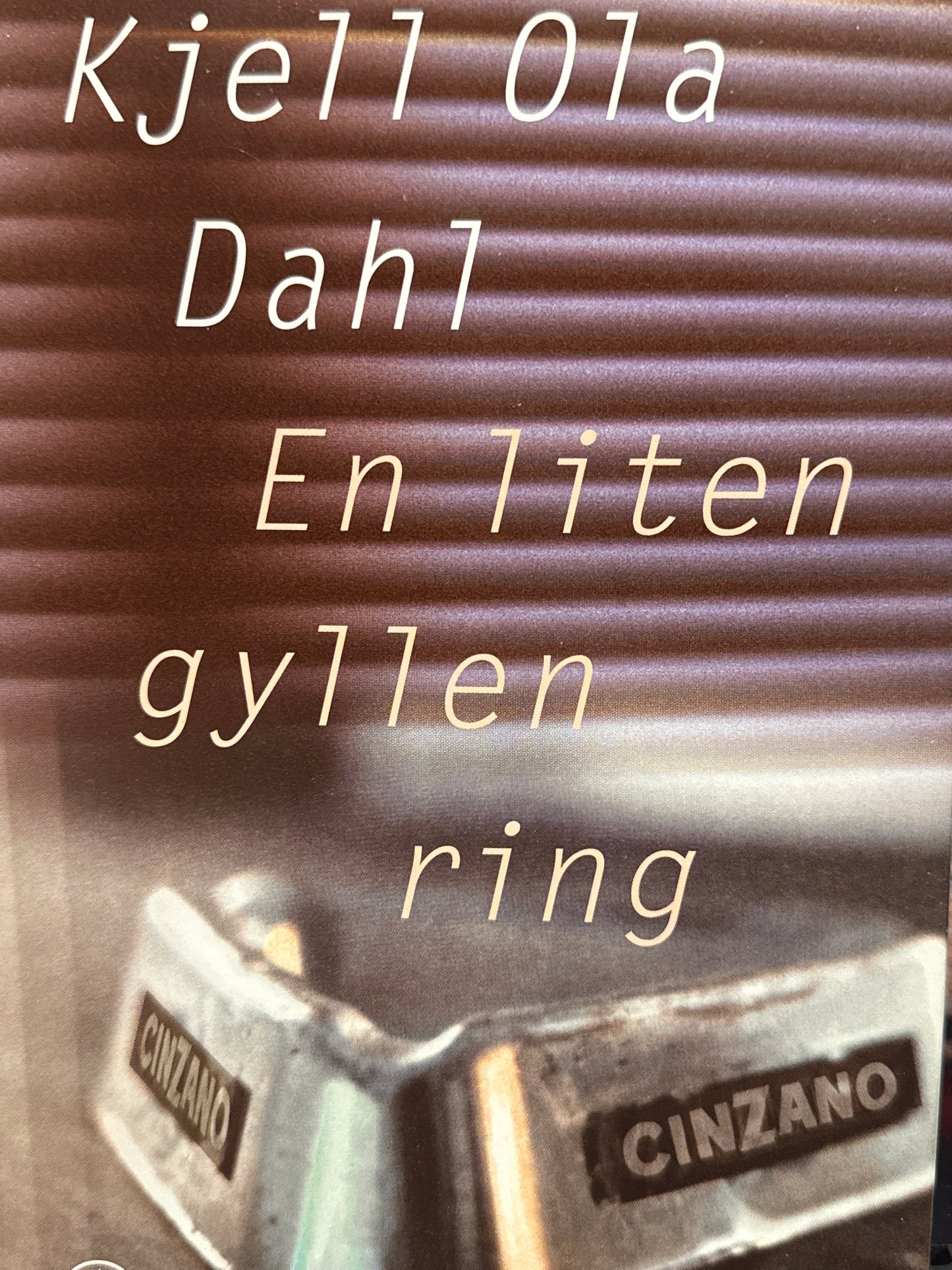 En liten gyllen ring - Innbundet