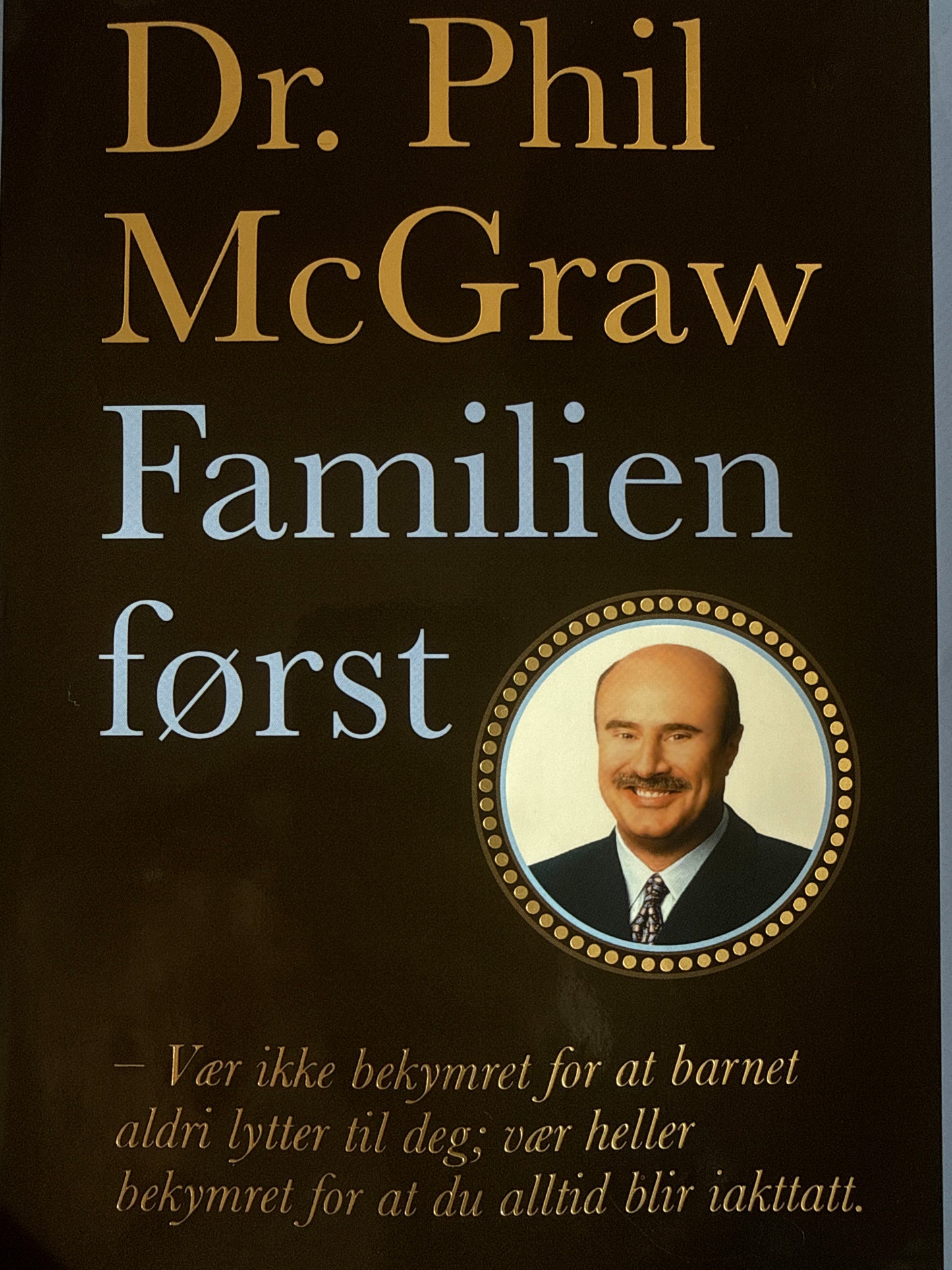 Familien først - Innbundet