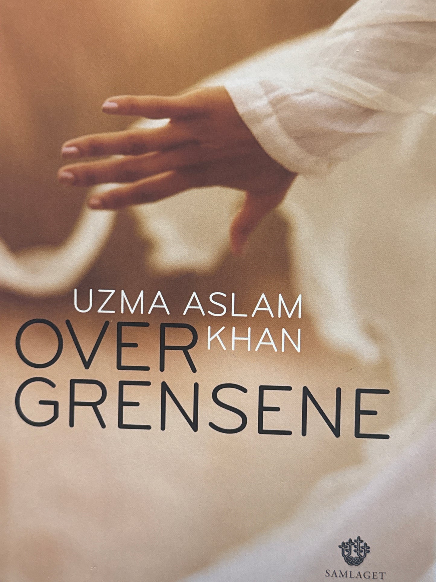 Over grensene - Innbundet