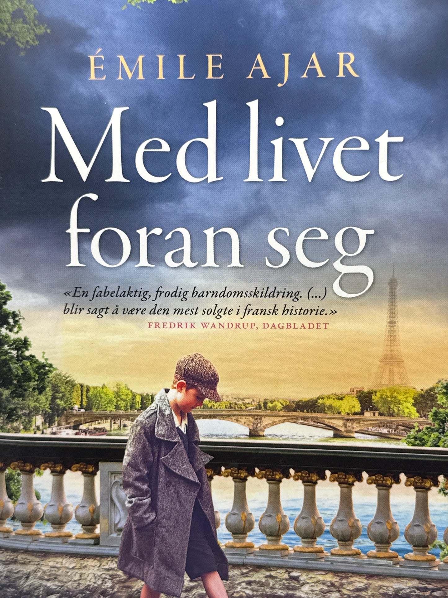 Med livet foran seg - Innbundet