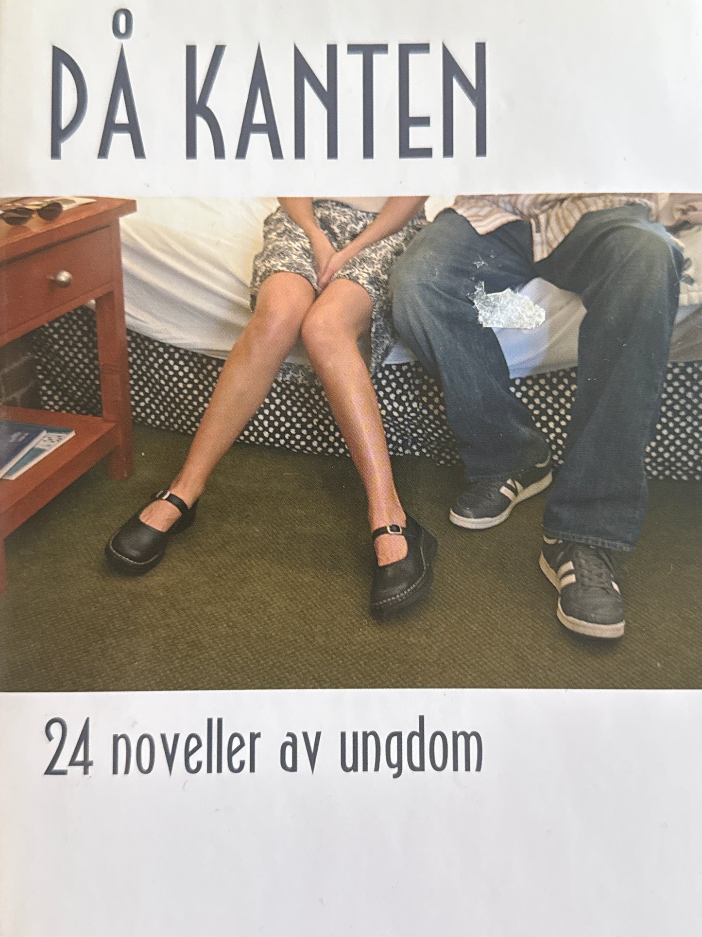 På kanten ; novelleantologi av ungdom - Innbundet