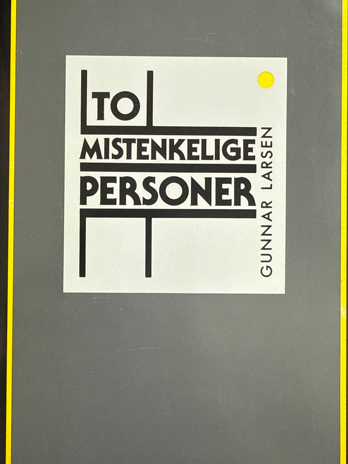 To mistenkelige personer - Innbundet