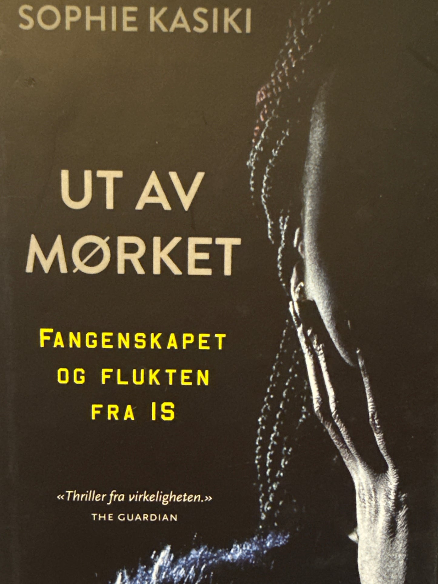 Ut Av Mørket - Innbundet