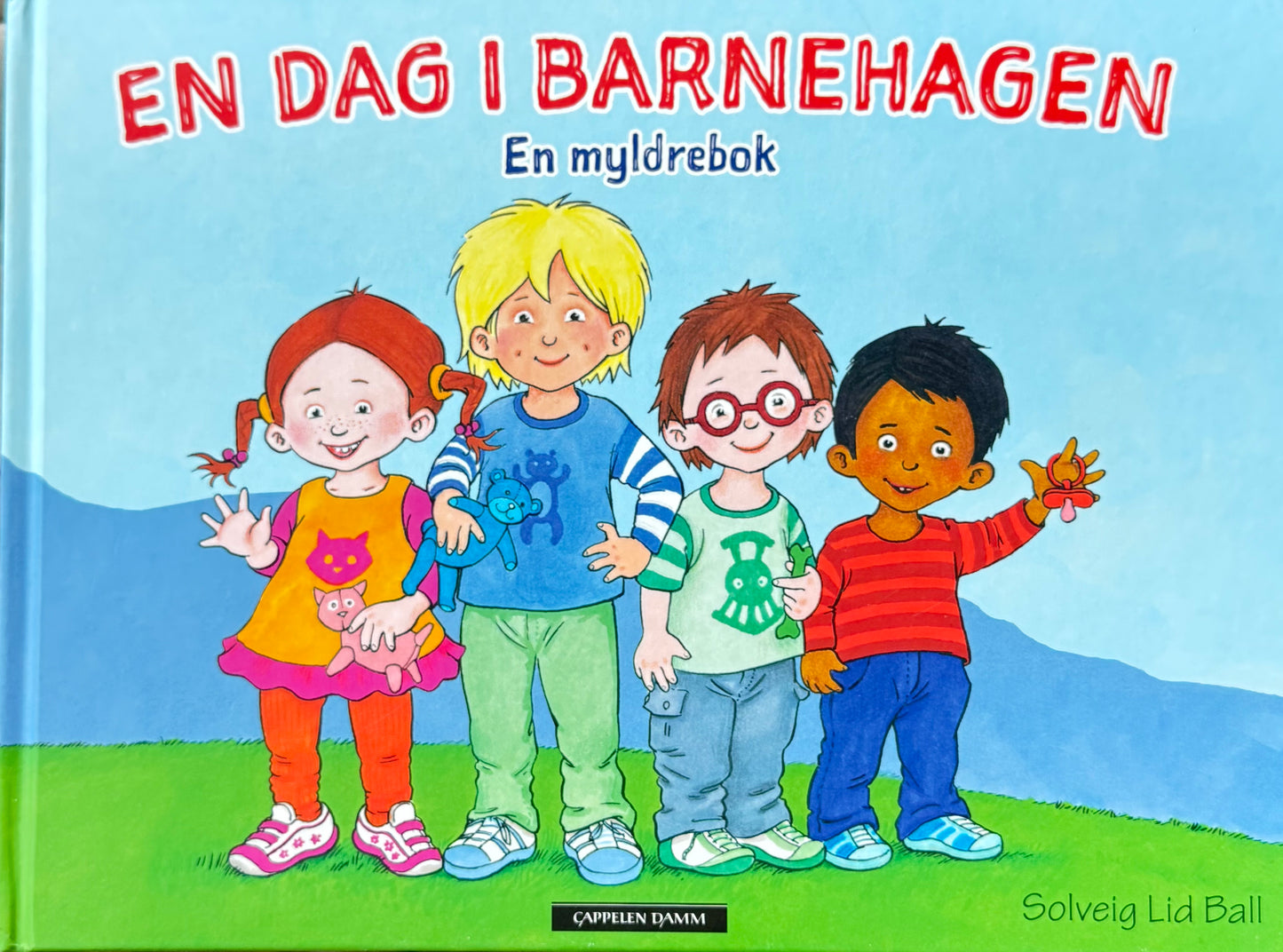 En dag i barnehagen - Innbundet