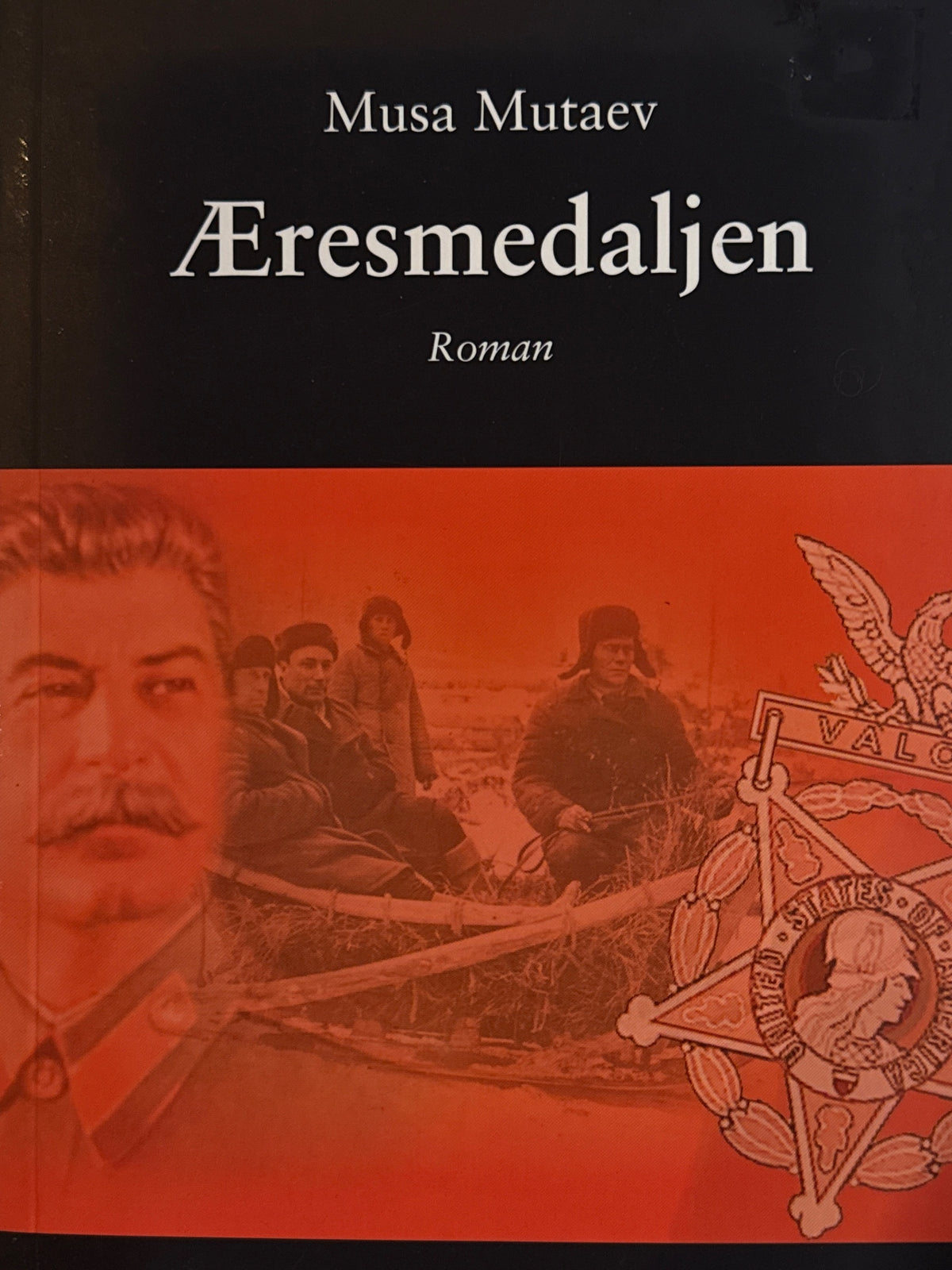 Forside av Æresmedaljen av Musa Mutaev