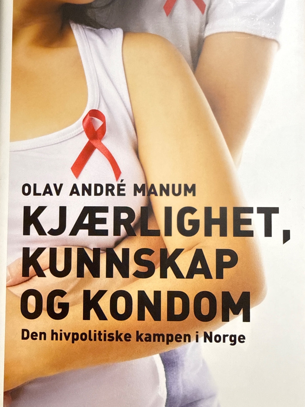 Forside av Kjærlighet, kunnskap og kondom av Olav André Manum