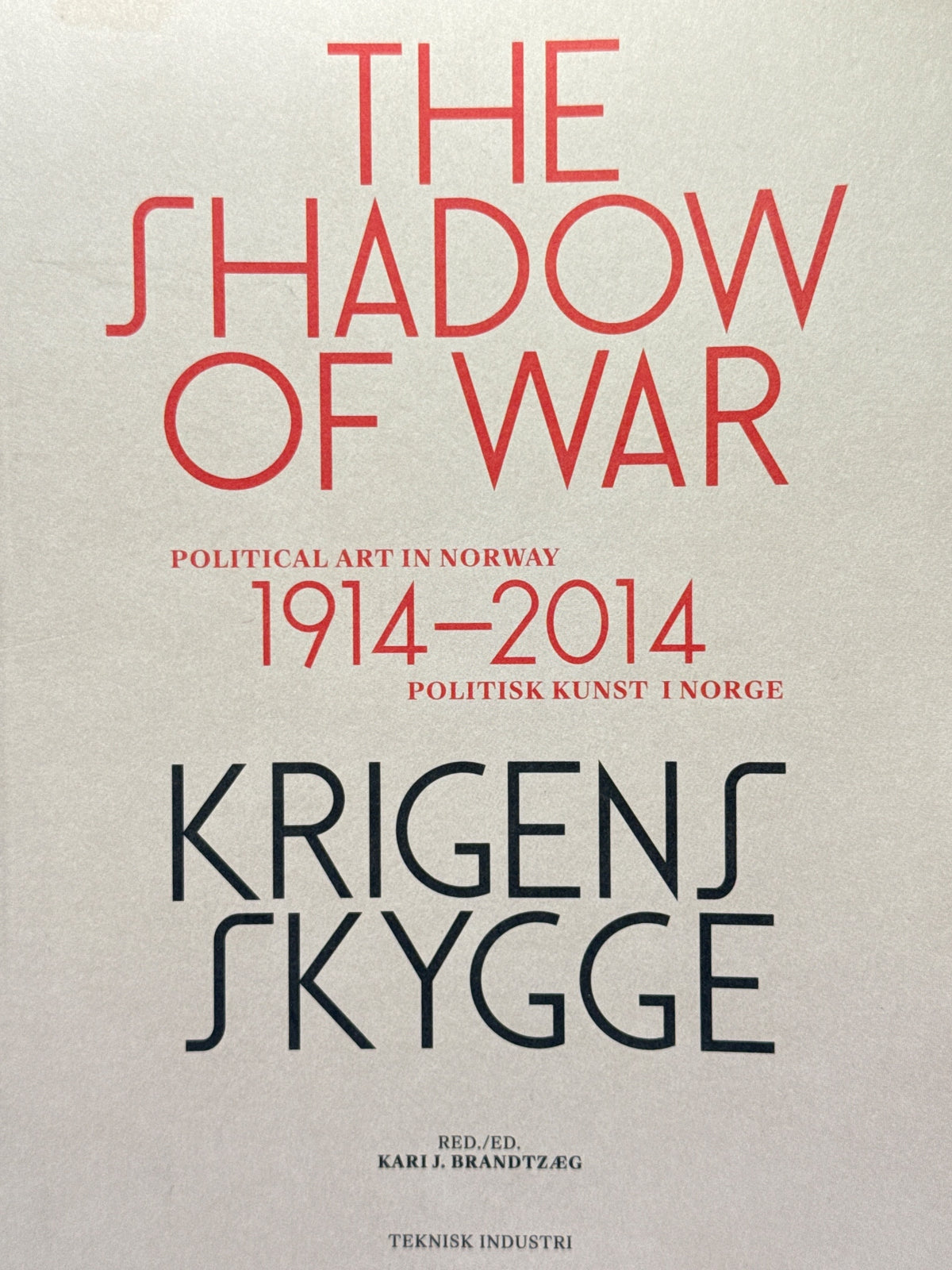 Forside av The Shadow of War av Kari J. Brandtzæg (editor)