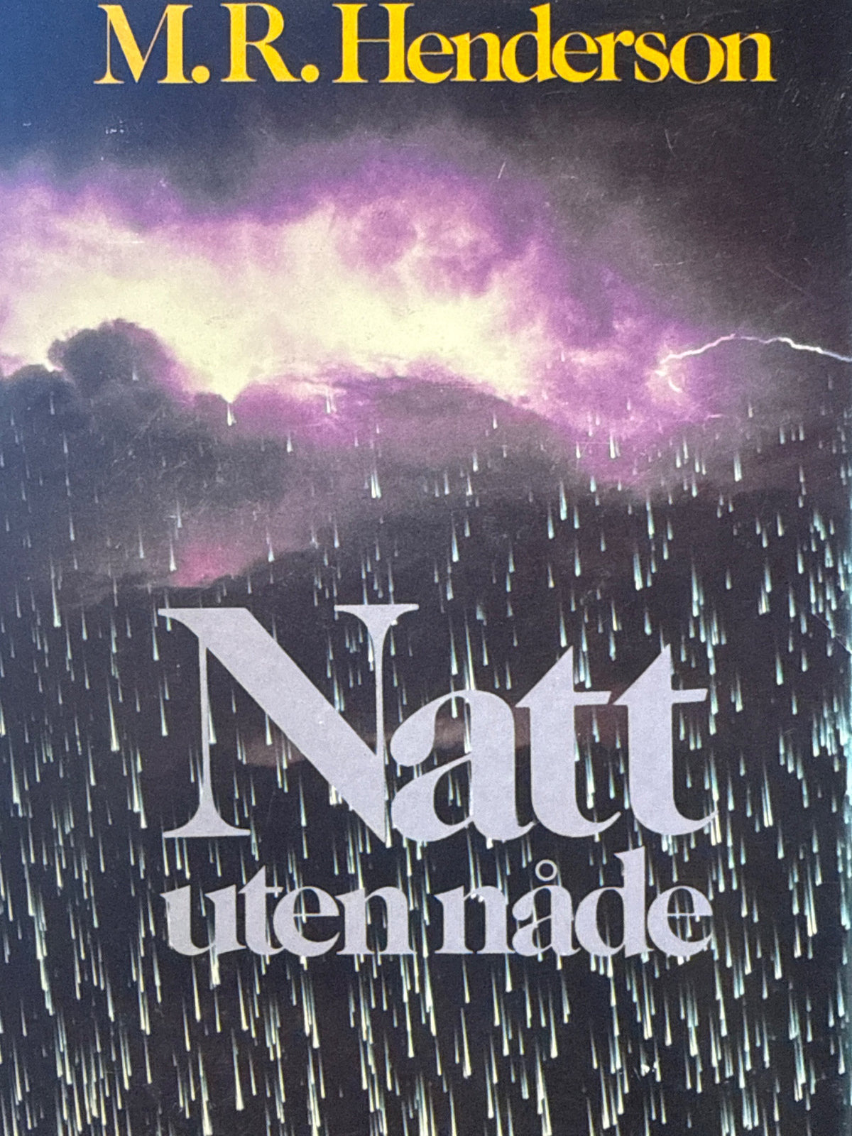 Forside av Natt uten nåde av M. R. Henderson
