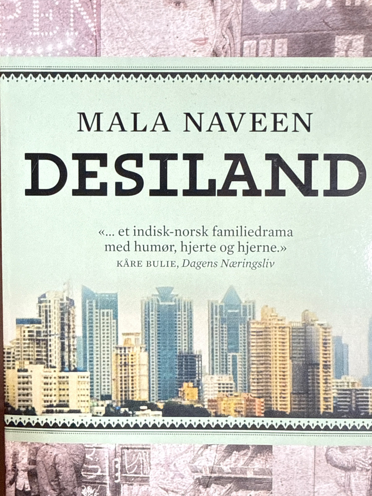 Forside av Desiland av Mala Naveen