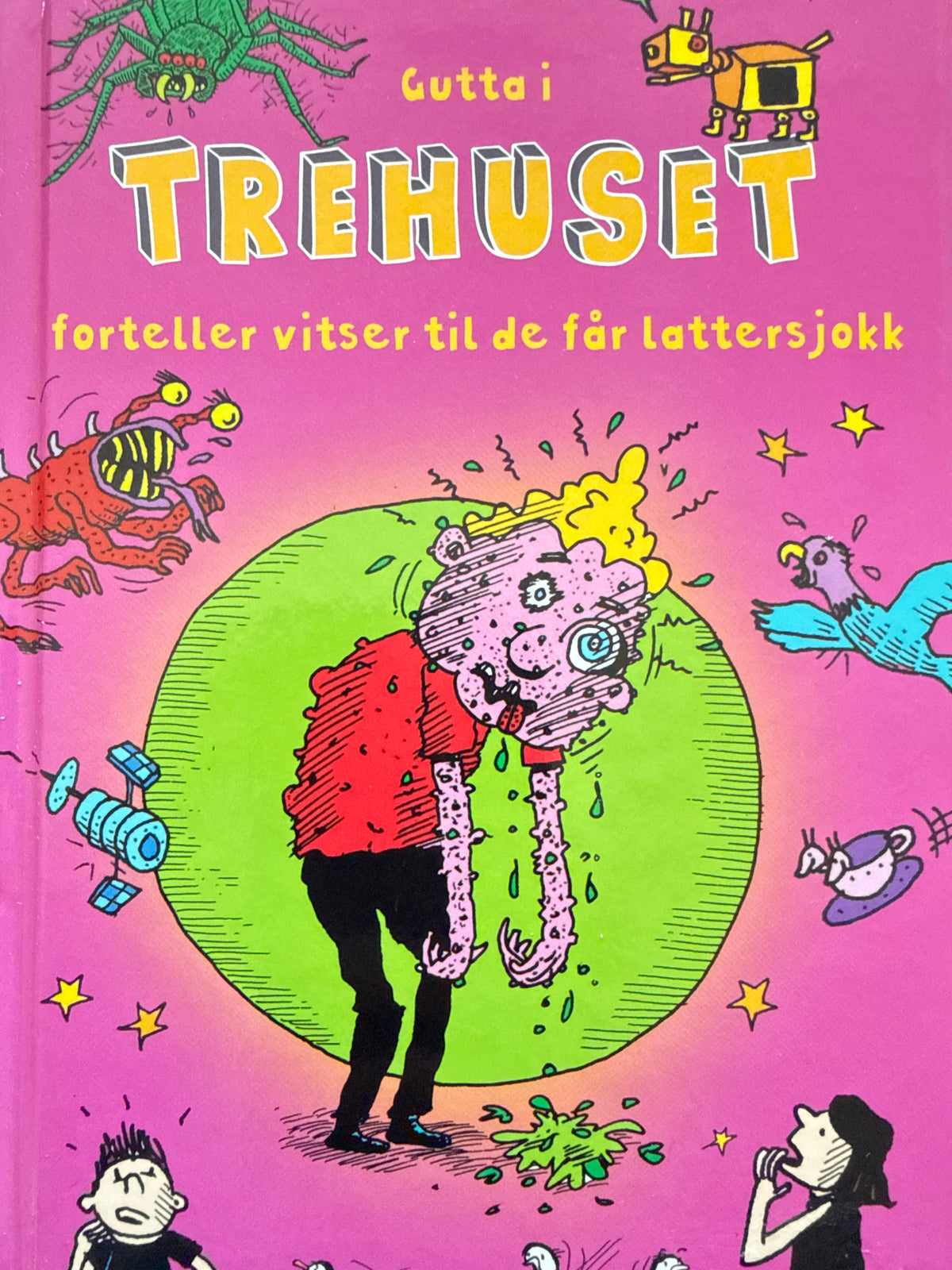 Gutta i trehuset forteller vitser til de får lattersjokk - Innbundet