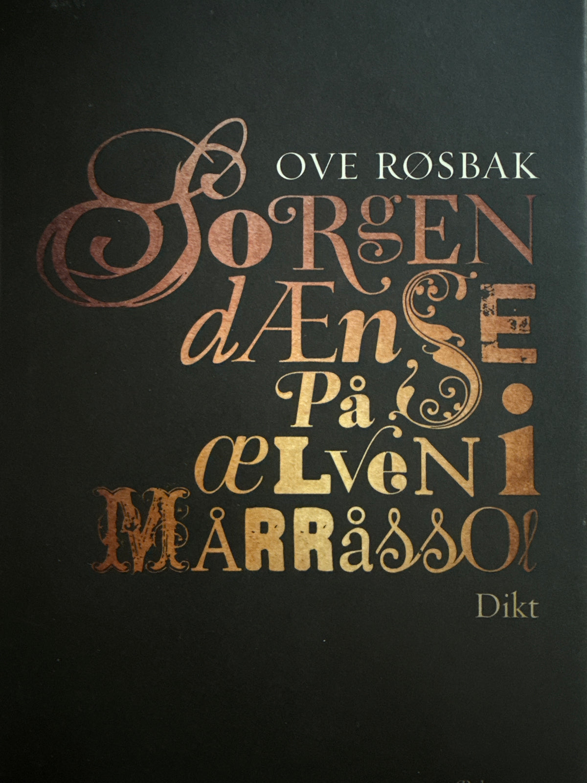 Sorgen dænse på ælven i mårråssol - Innbundet