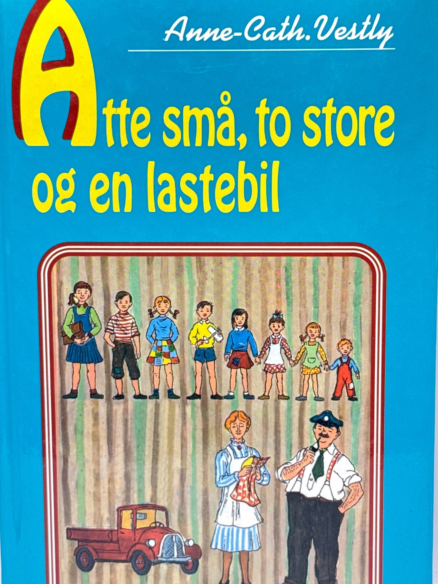 Åtte små, to store og en lastebil - Innbundet
