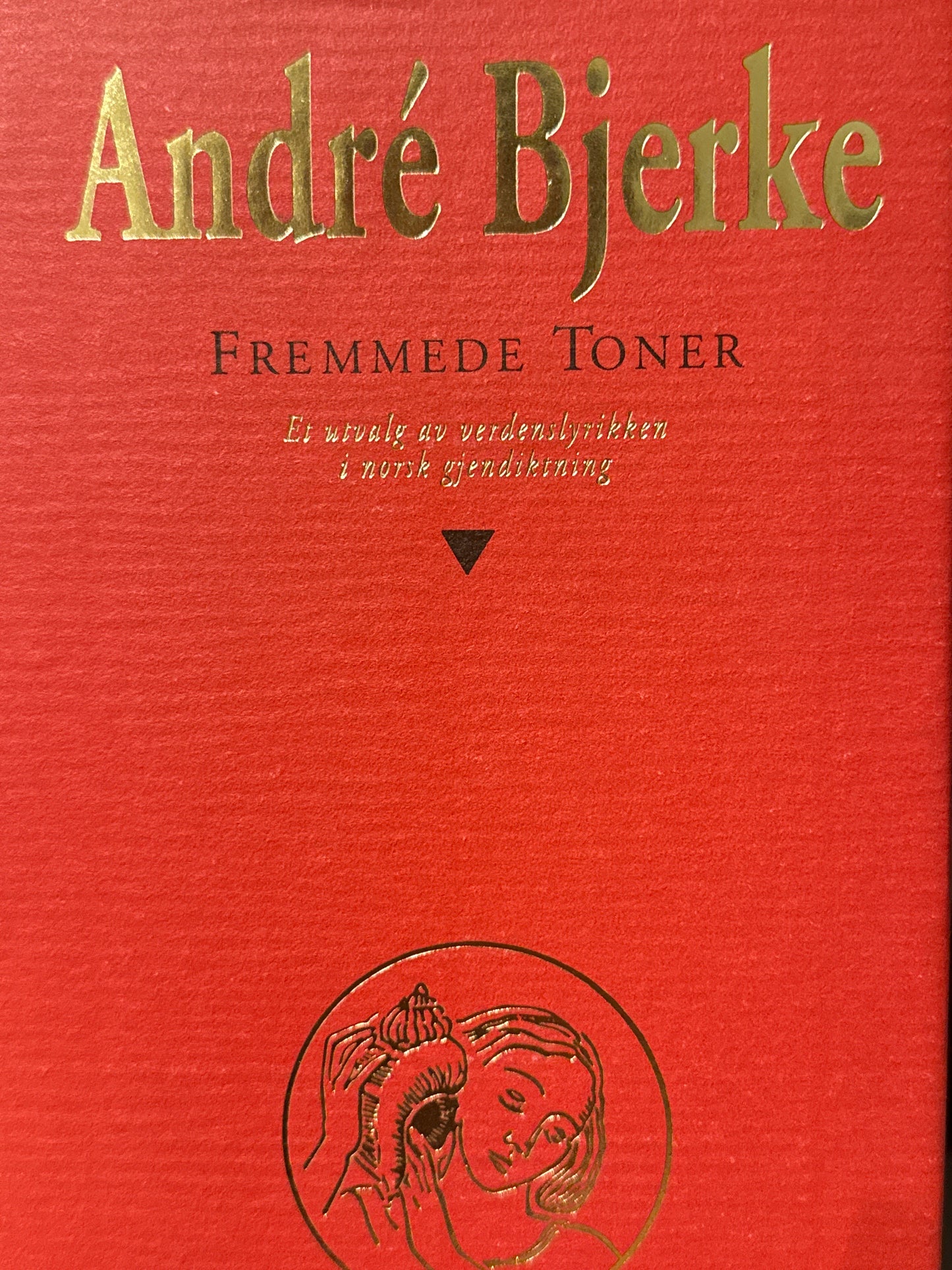 Fremmede toner ; et utvalg av verdenslyrikken i norsk gjendiktning - Innbundet