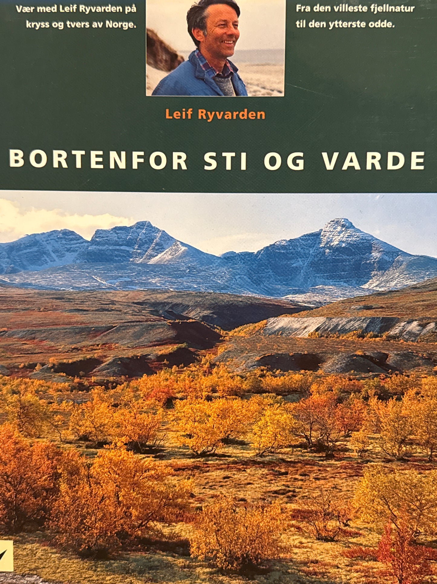 Bortenfor sti og varde - Innbundet