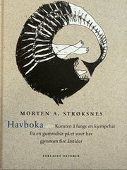 Havboka, eller Kunsten å fange en kjempehai fra en gummibåt på et stort hav gjennom fire årstider - Innbundet