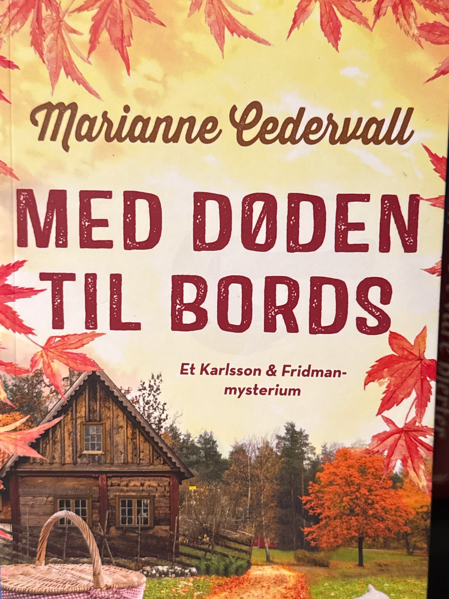 Med døden til bords - Pocket