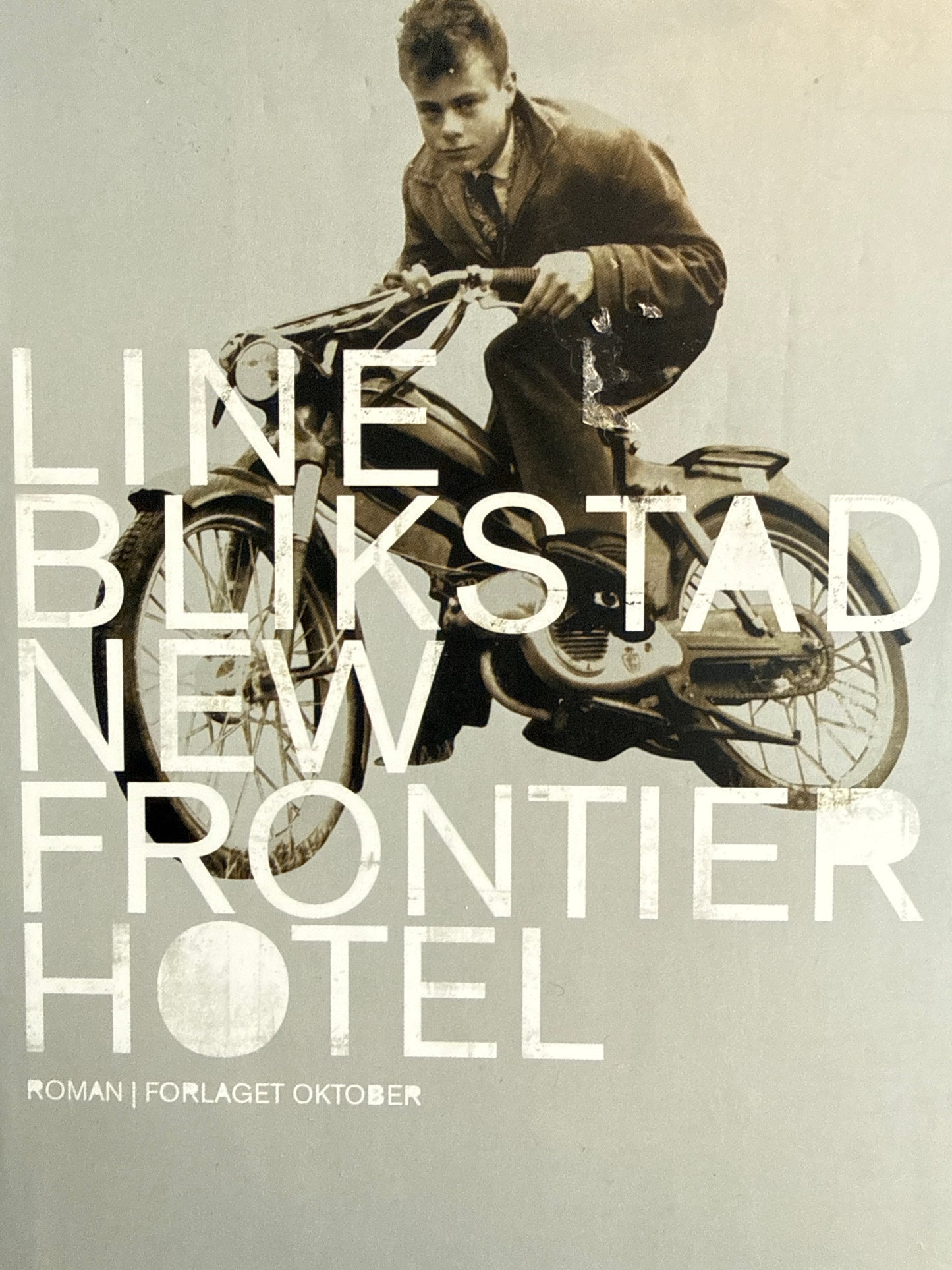 New Frontier Hotel - Innbundet