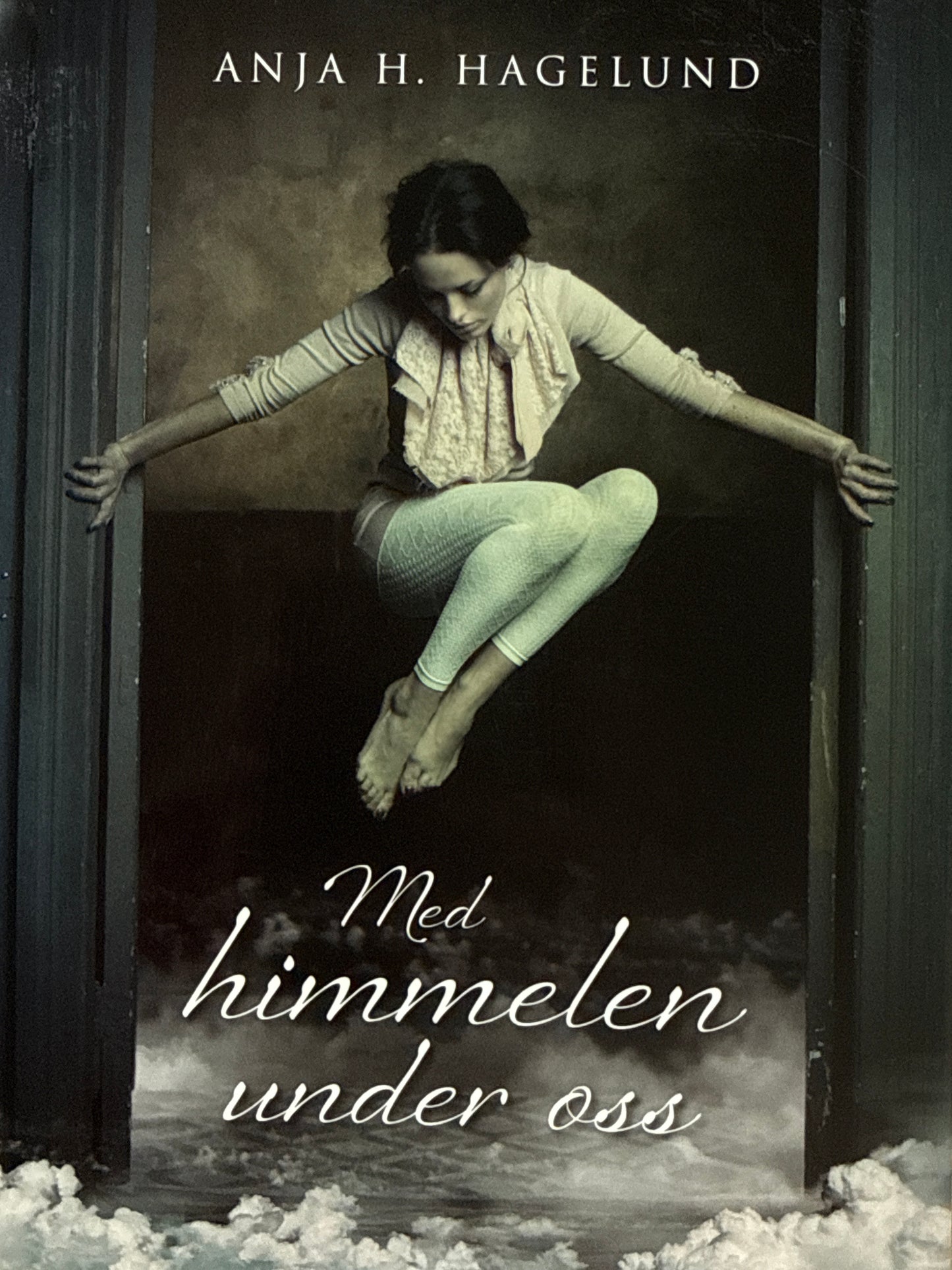 Med himmelen under oss - Innbundet