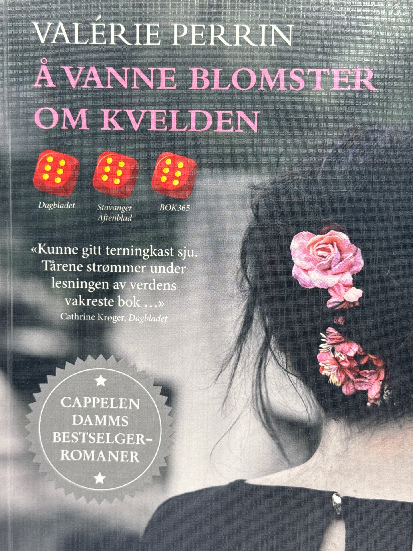 Å vanne blomster om kvelden - Pocket