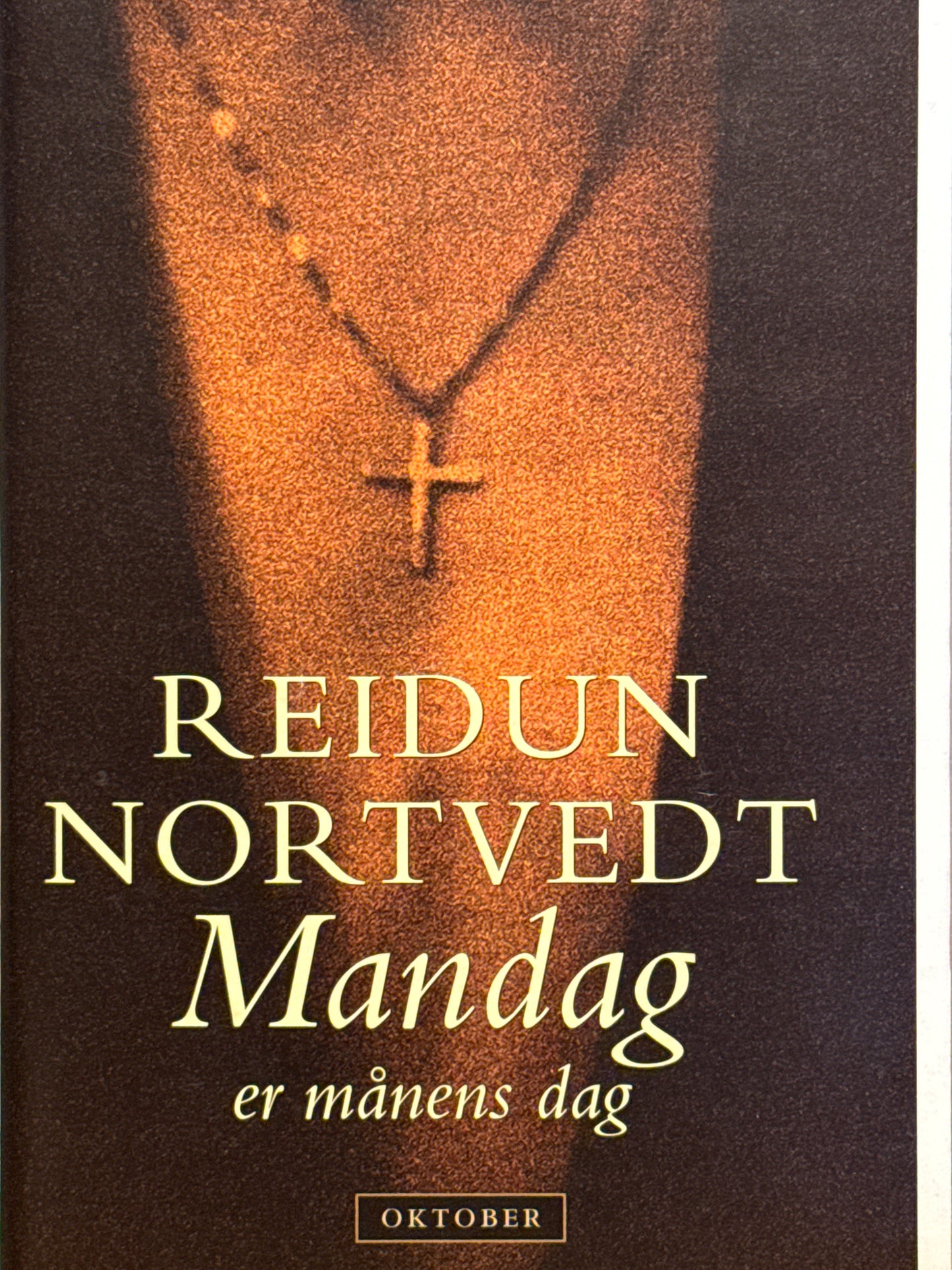Mandag er månens dag - Innbundet