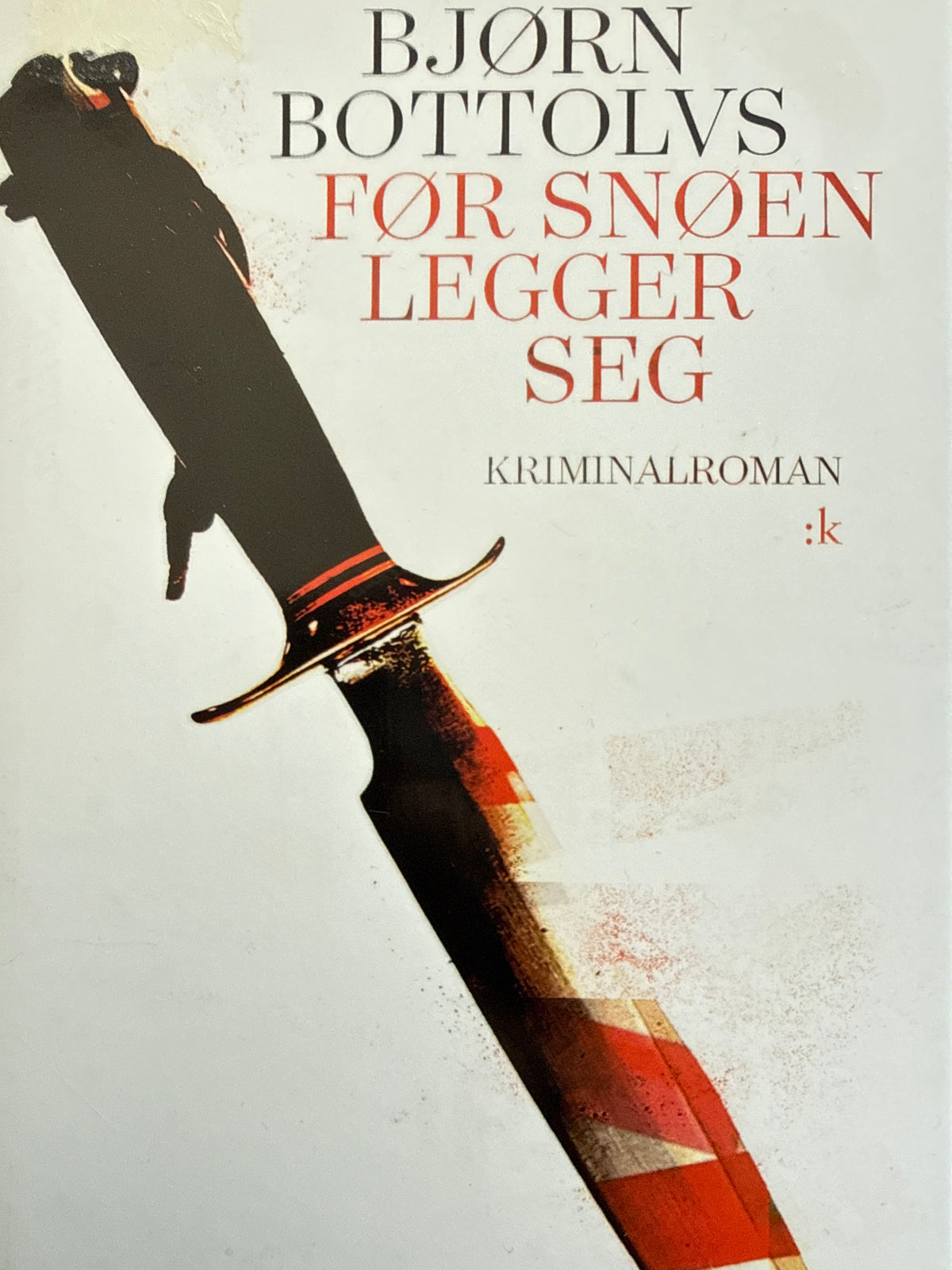 Før snøen legger seg - Innbundet