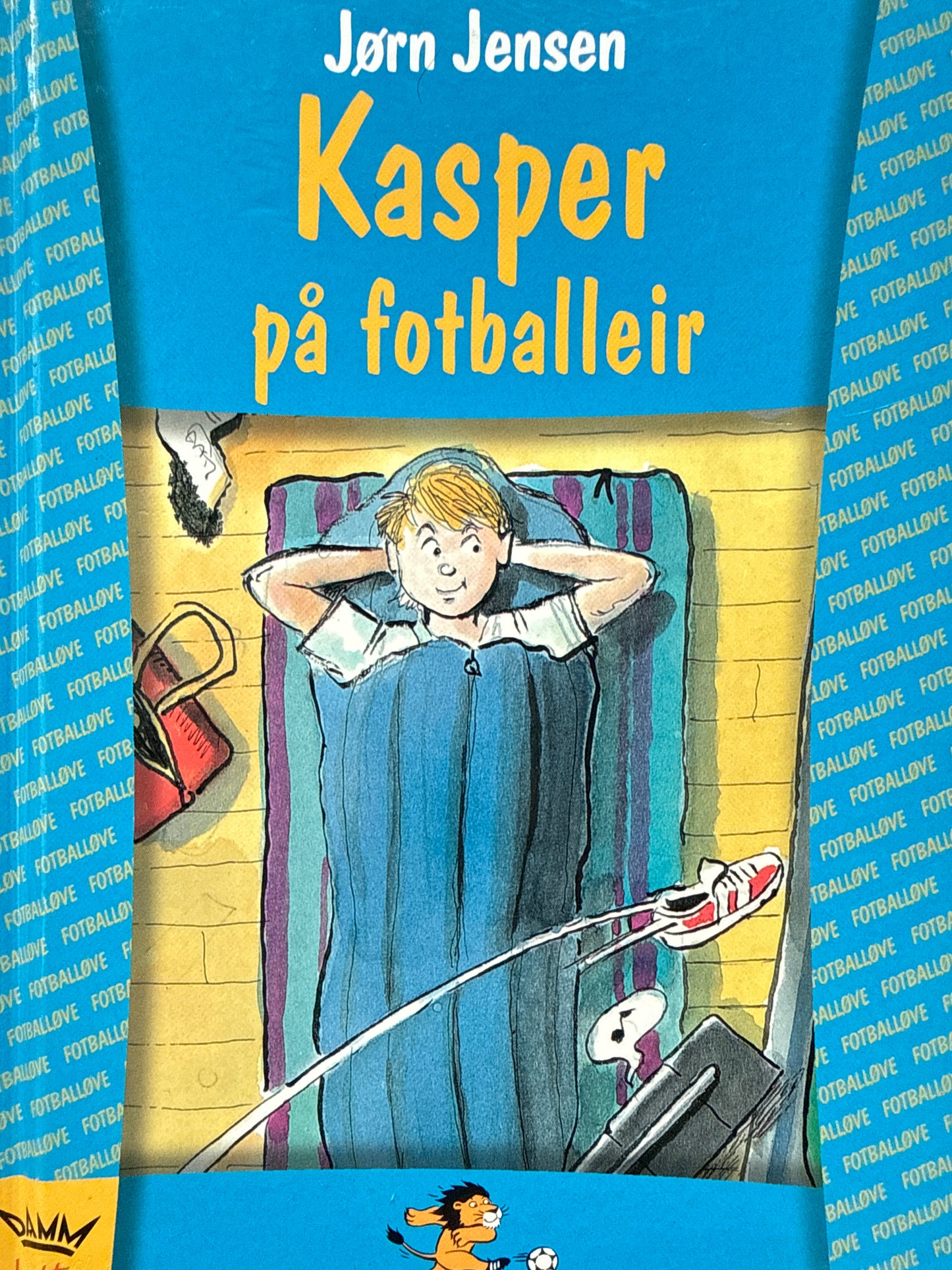 Kasper på fotballeir - Innbundet