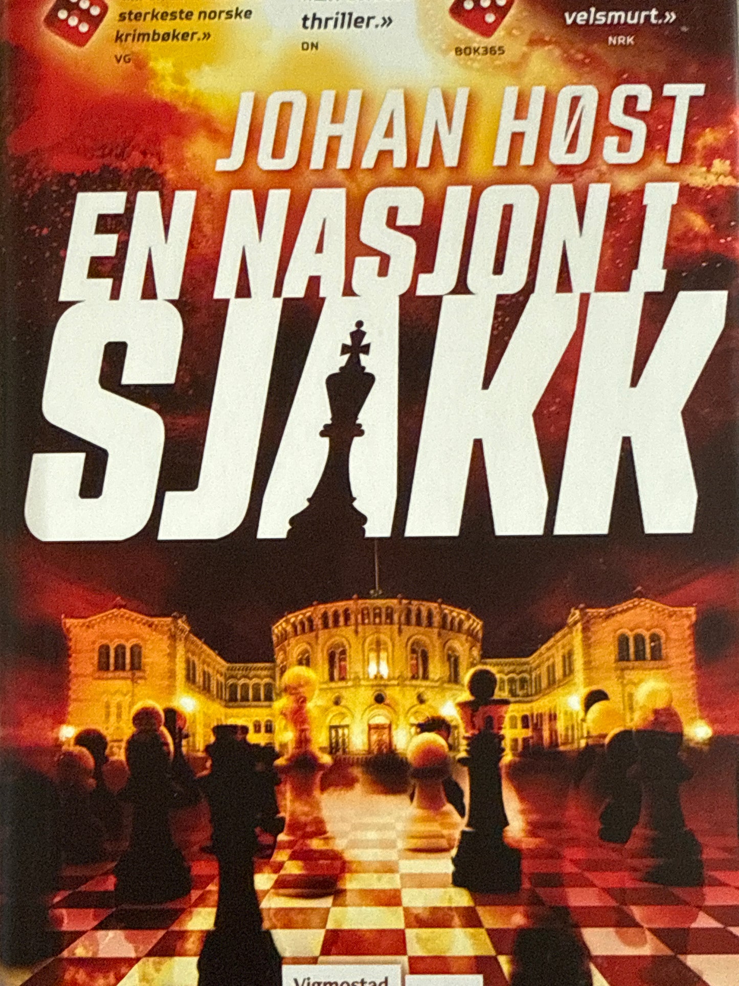 En nasjon i sjakk - Innbundet