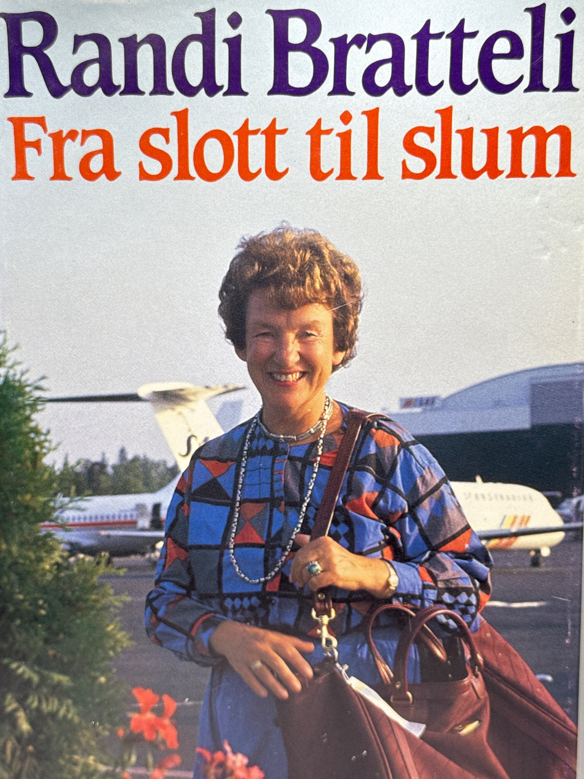 Forside av Fra slott til slum av Randi Bratteli 