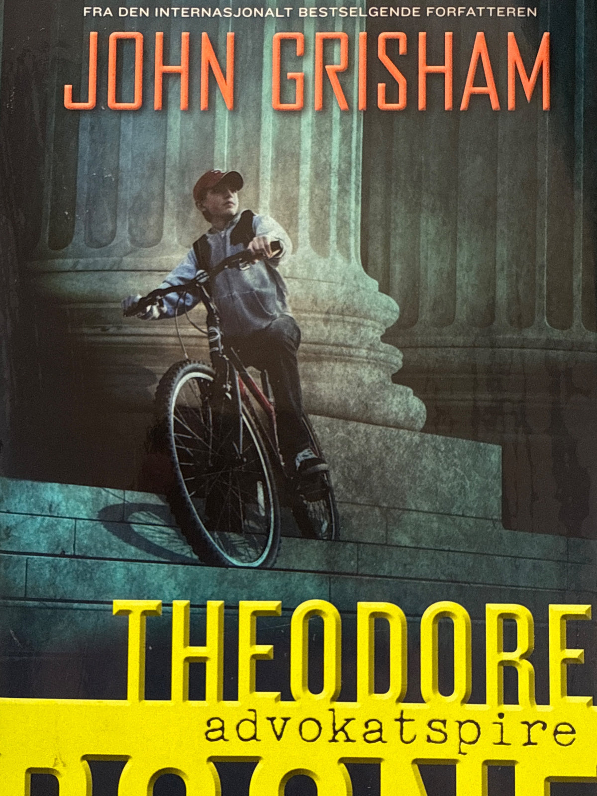 Forside av Theodore Boone av John Grisham 