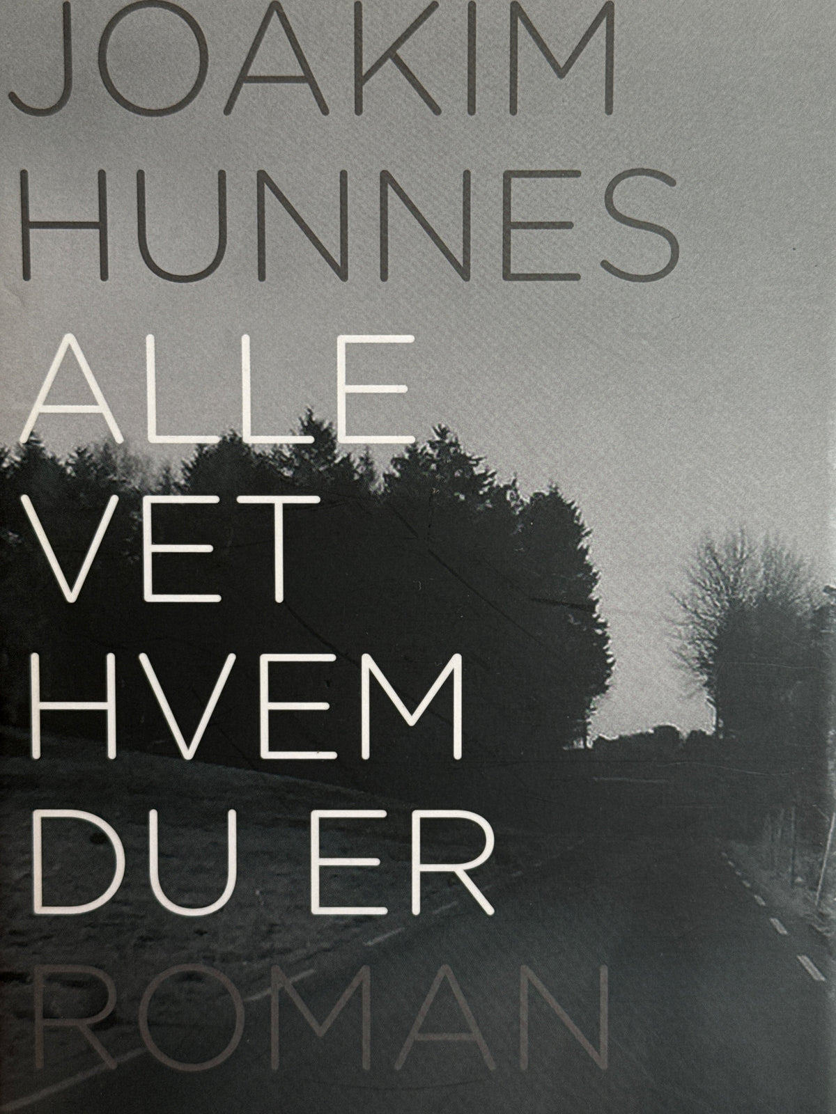Forside av Alle vet hvem du er av Joakim Hunnes 