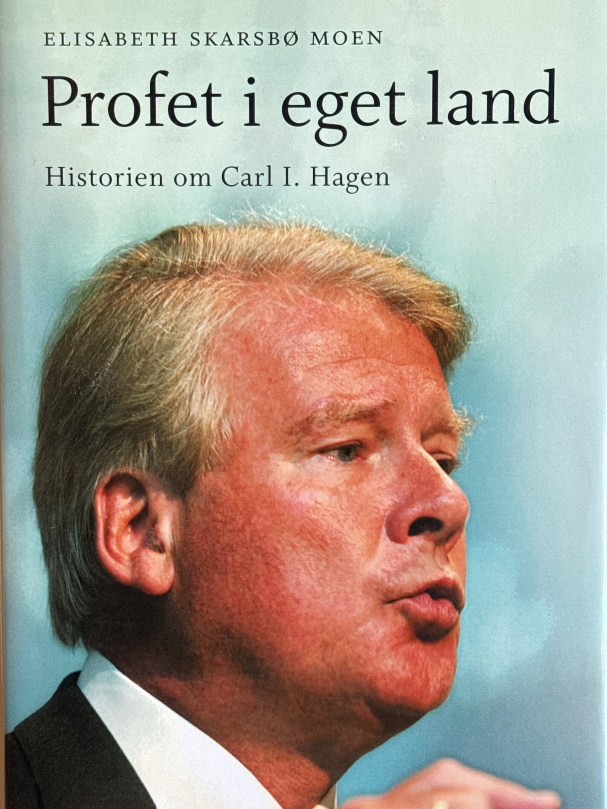 Forside av Profet i eget land av Elisabeth Skarsbø Moen 