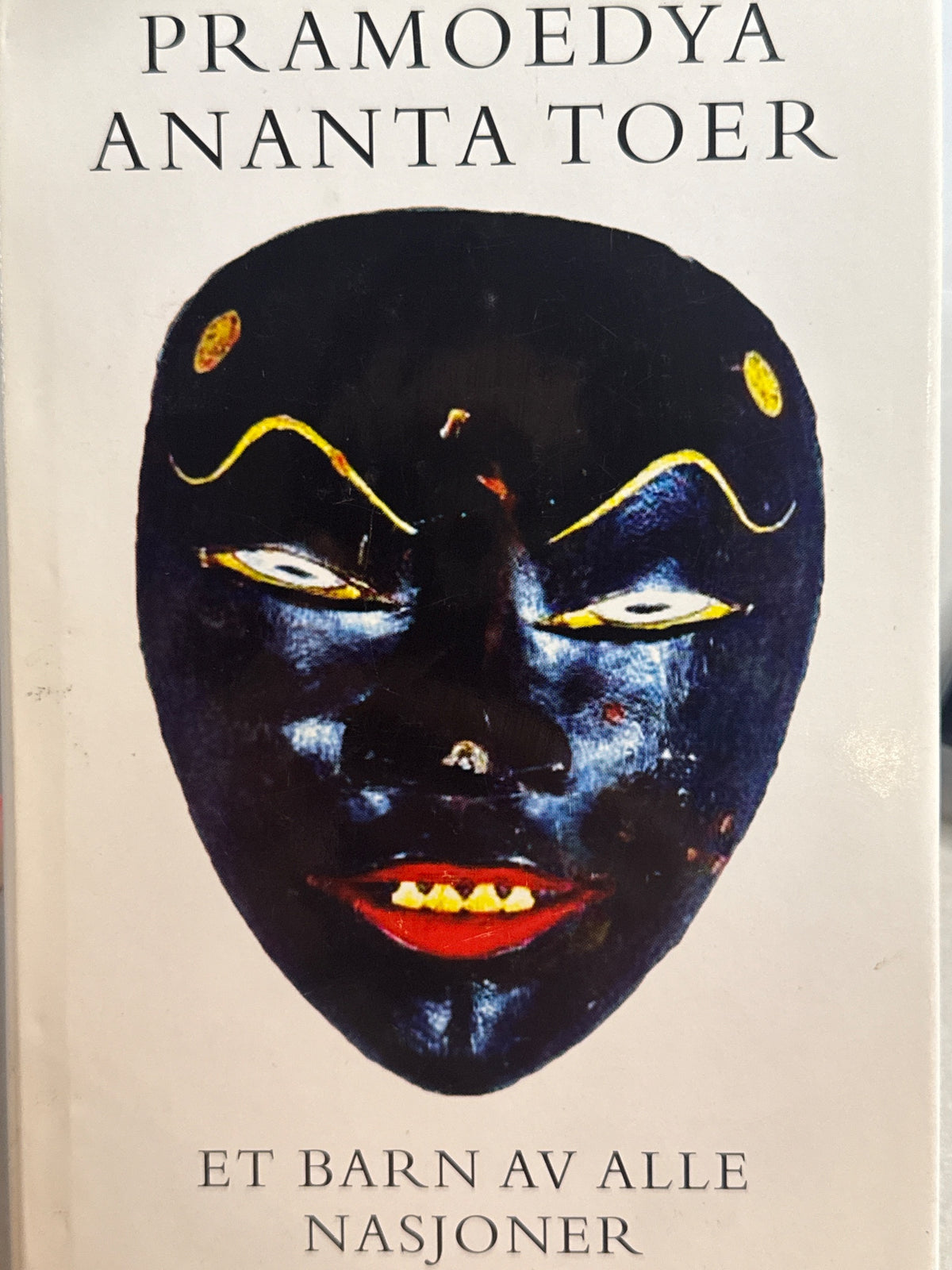 Forside av Et barn av alle nasjoner av Pramoedya Ananta Toer 