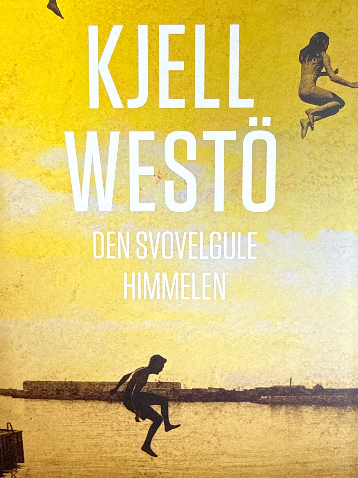 Forside av Den svovelgule himmelen av Kjell Westö 
