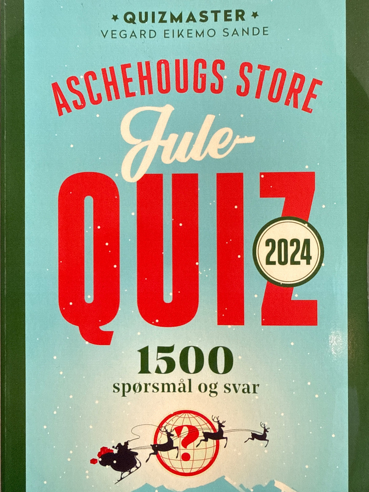 Forside av Aschehougs store JuleQuiz 2024 av Vegard Eikemo Sande 